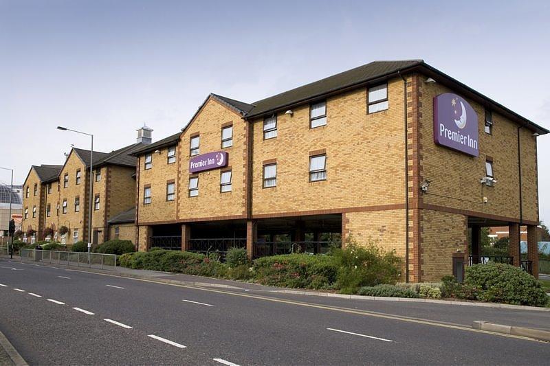 Premier Inn London Romford Central Eksteriør billede