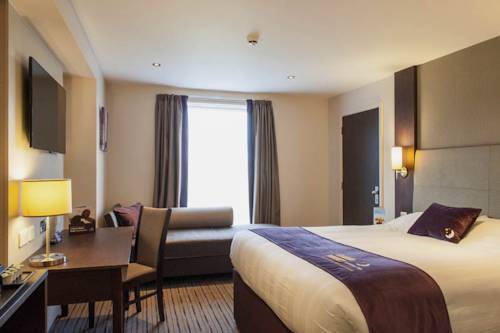 Premier Inn London Romford Central Eksteriør billede